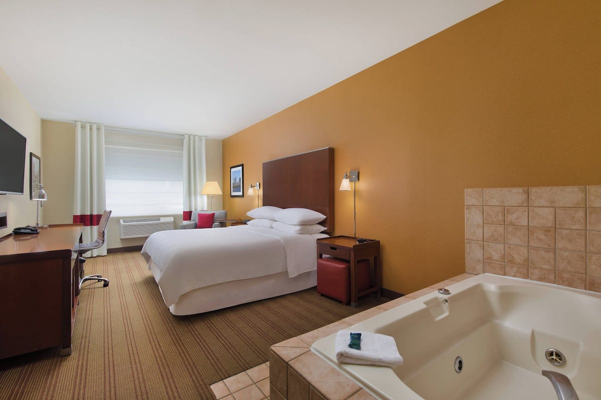 Room, 1 King Bed | Premium bedding, down comforters, pillowtop beds, in-room safe