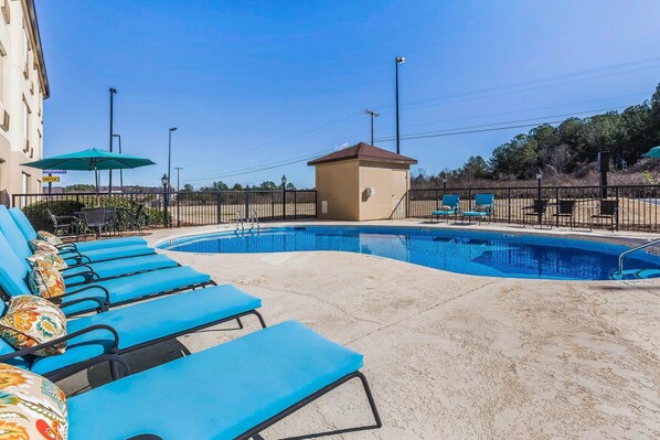 Seasonal outdoor pool, pool umbrellas, sun loungers
