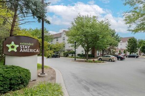 Exterior - Extended Stay America Suites Chicago Elgin West Dundee (West Dundee)