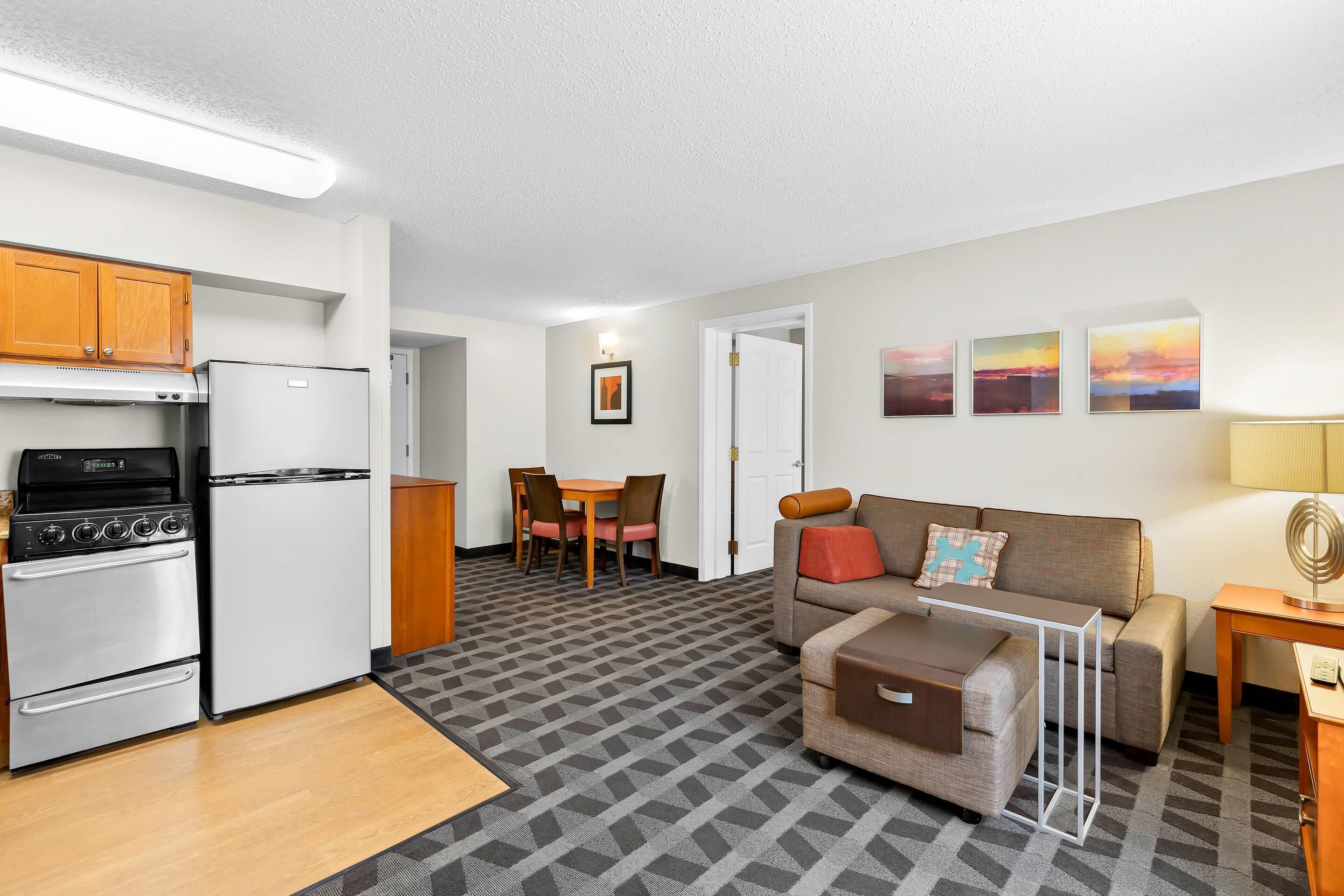 スイート クイーンベッド 1 台 禁煙 | デスク、アイ ロン / アイロン台、ベビーベッド (無料)、WiFi (無料)