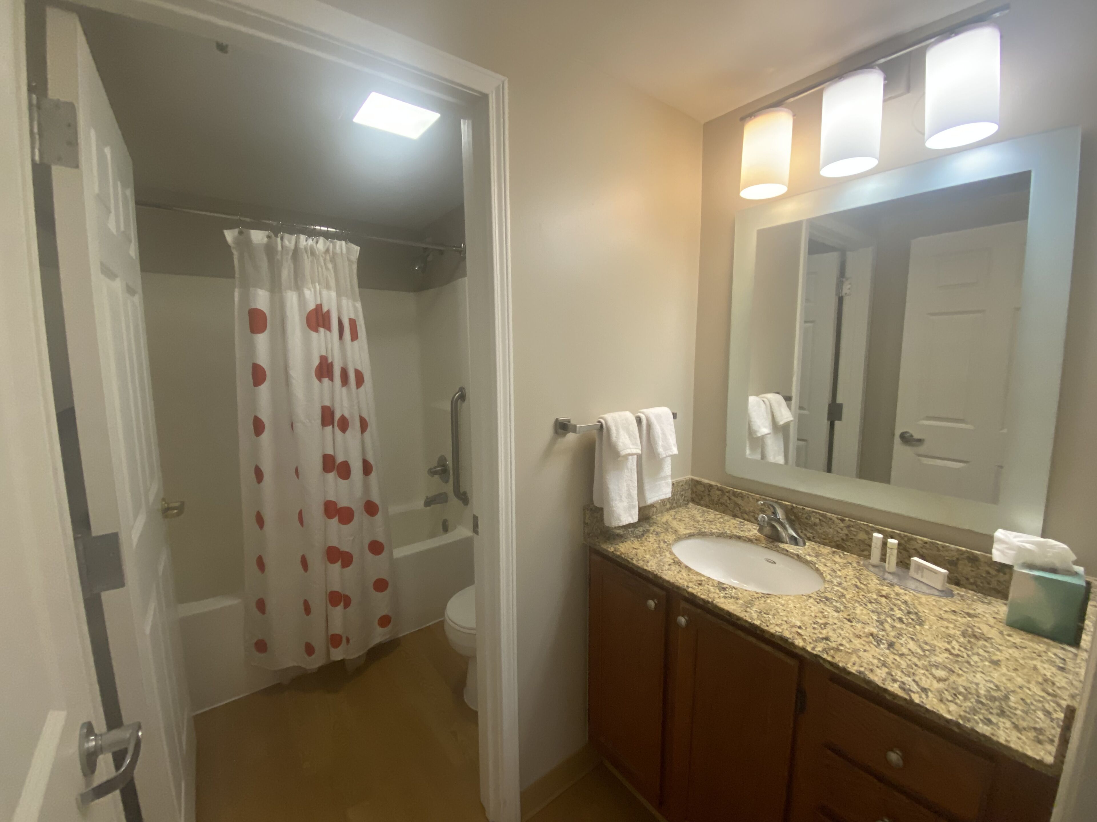 suite, 2 queen beds, non smoking | bathroom | combined shower/bathtub, hydromassage showerhead, free toiletries