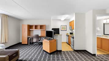 Suite, 1 Queen Bed, Non Smoking