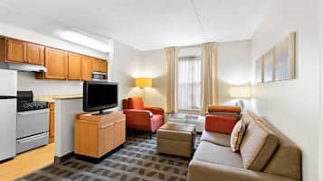 Suite, 2 Katil Ratu (Queen), Non Smoking | Meja, seterika/papan seterika, katil bayi/kot (percuma), Wi-fi percuma