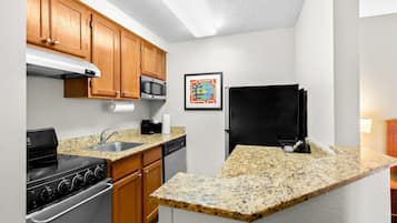 Suite, 1 Queen Bed, Non Smoking