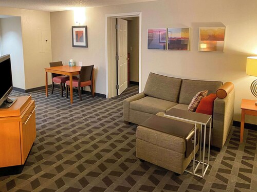 MainStay Suites Middleburg Heights Cleveland Airport