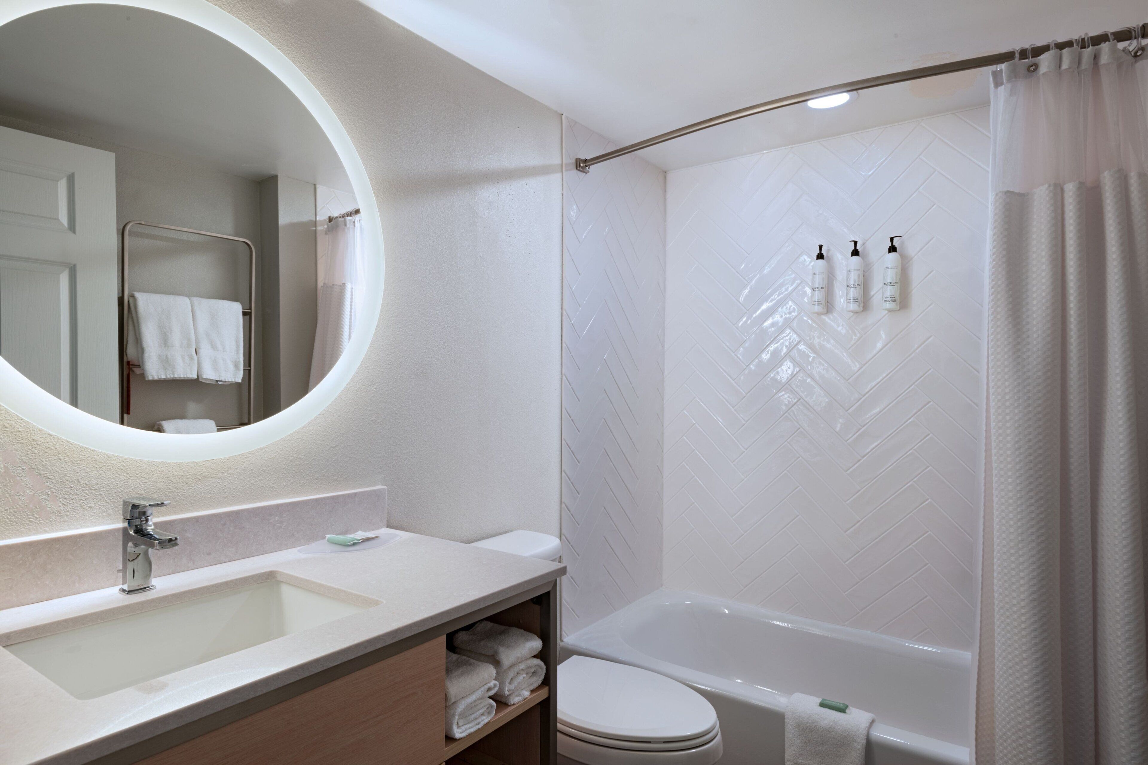 combined shower/bathtub, free toiletries, hair dryer, towels