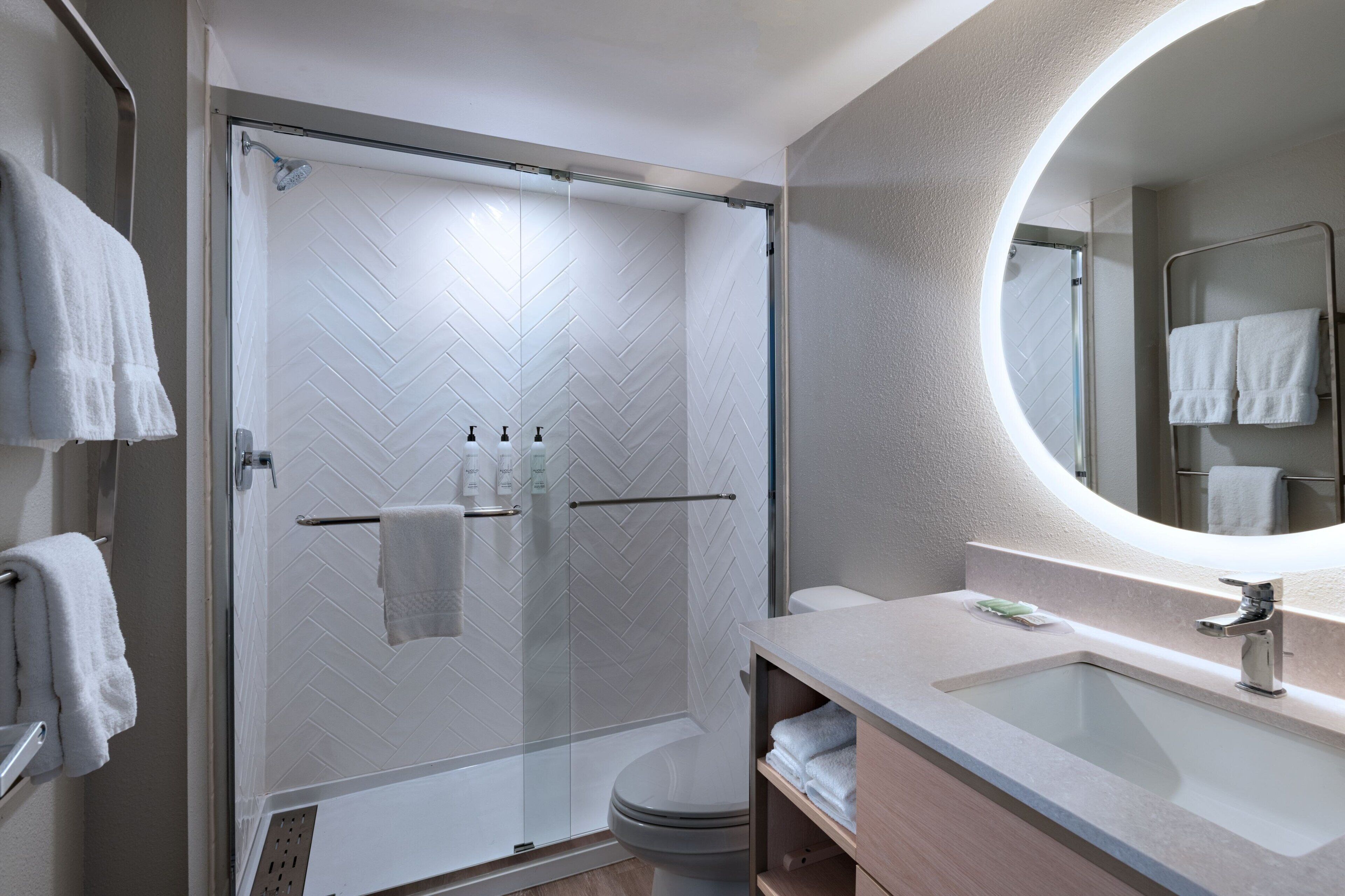 combined shower/bathtub, free toiletries, hair dryer, towels