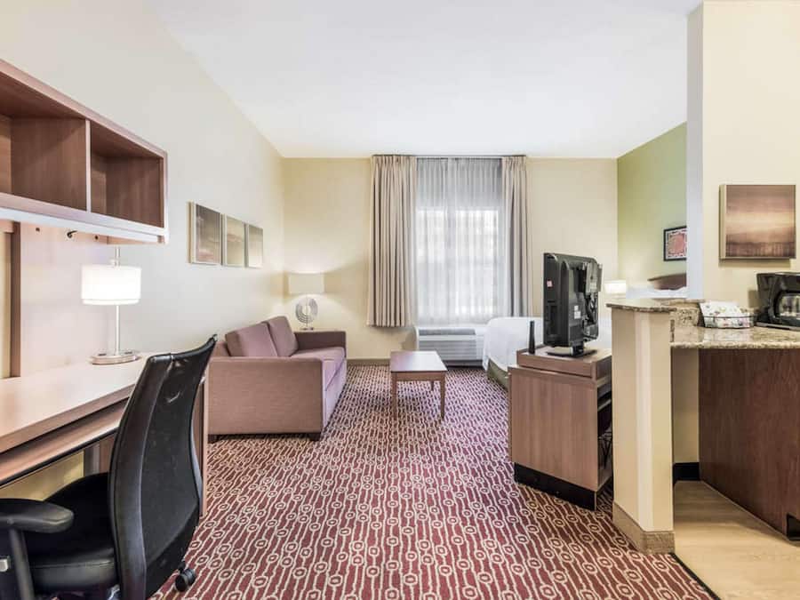 Ropa de cama de alta calidad, caja fuerte, escritorio