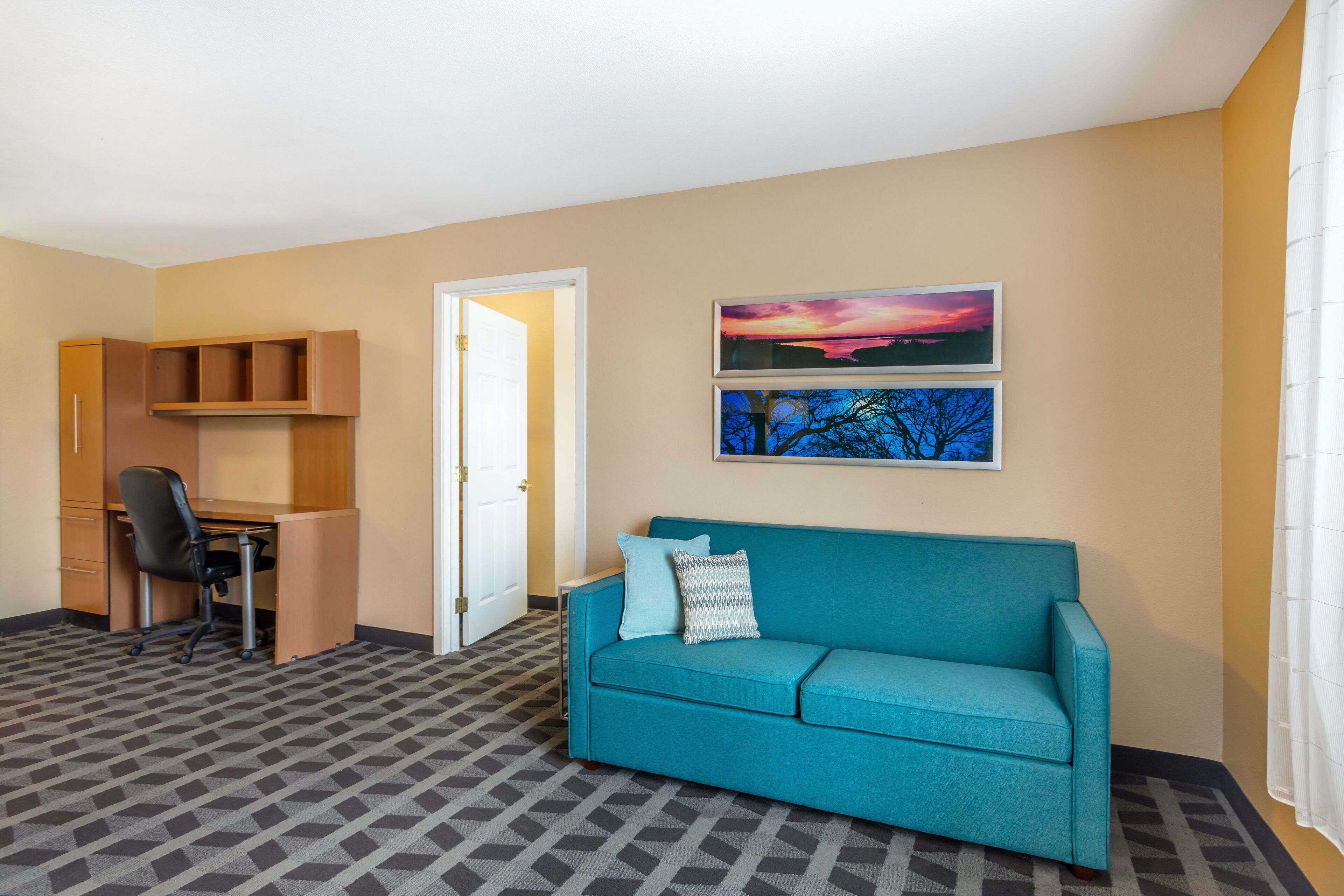 suite, 1 queen bed, non smoking | living area | 27-inch flat-screen tv with digital channels, tv