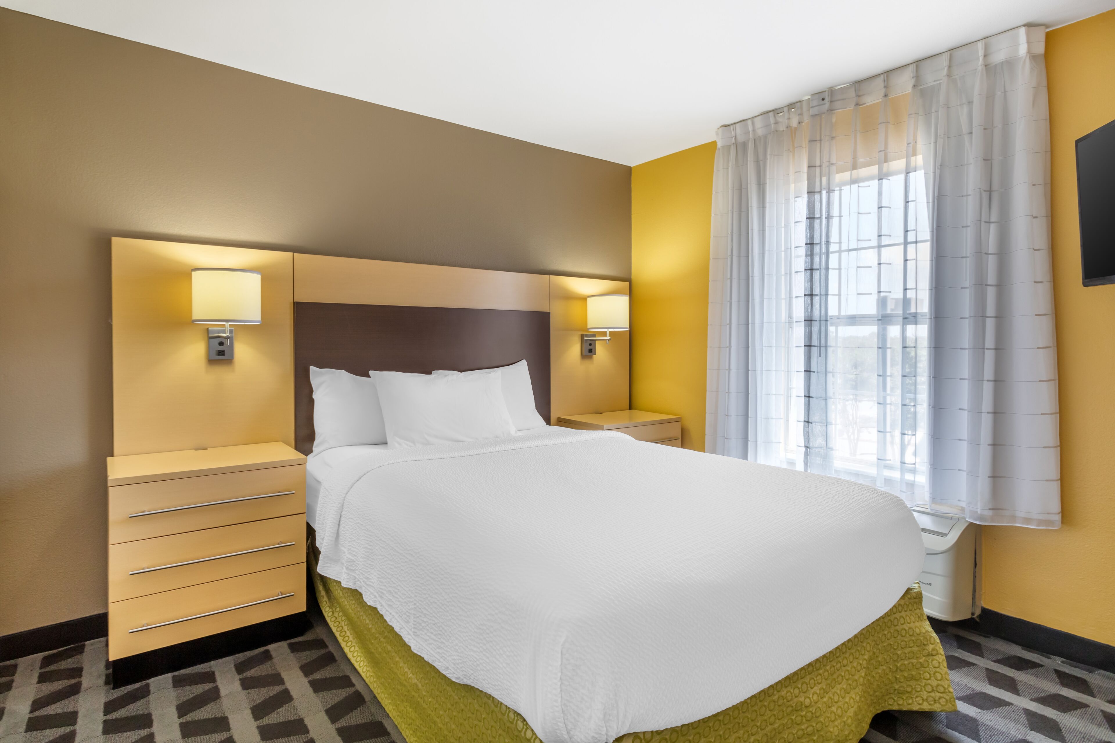 suite, 1 queen bed, non smoking | in-room safe, desk, iron/ironing board, free cots/infant beds