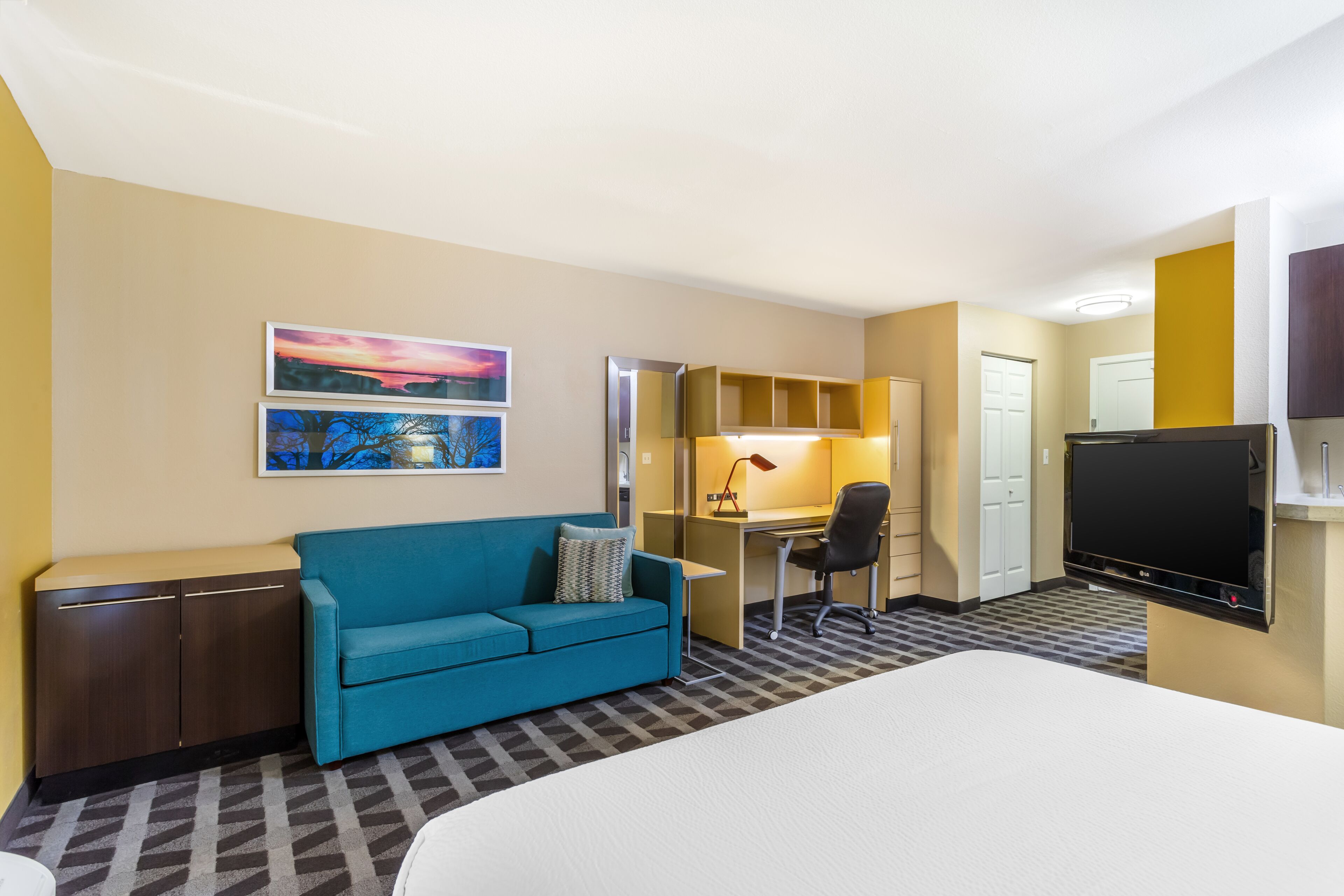 In-room safe, desk, iron/ironing board, free cots/infant beds