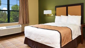 Suite, 1 Queen Bed with Sofa bed, Non Smoking