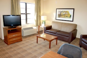 Desk, laptop workspace, iron/ironing board, free WiFi