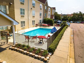Piscina externa sazonal