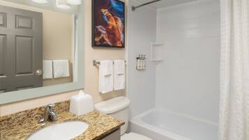 Combined shower/bathtub, free toiletries, hair dryer, towels