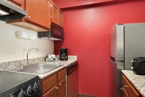 Fridge, microwave, stovetop, dishwasher - Towneplace Suites by Marriott Boca Raton (Boca Raton)