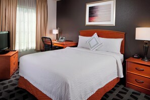Premium bedding, desk, laptop workspace, blackout curtains - Towneplace Suites by Marriott Boca Raton (Boca Raton)