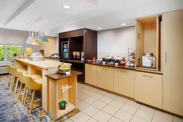 Free continental breakfast on weekends 