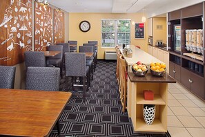 Free continental breakfast 