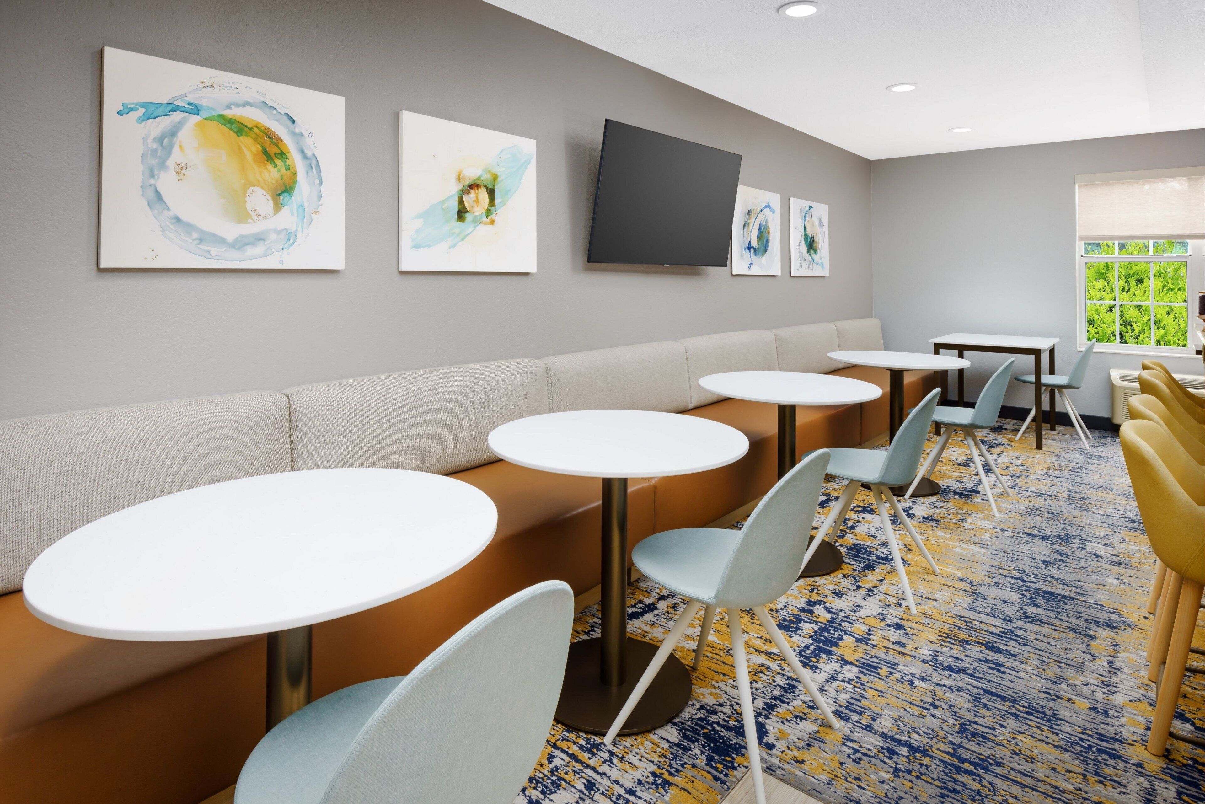 free daily continental breakfast