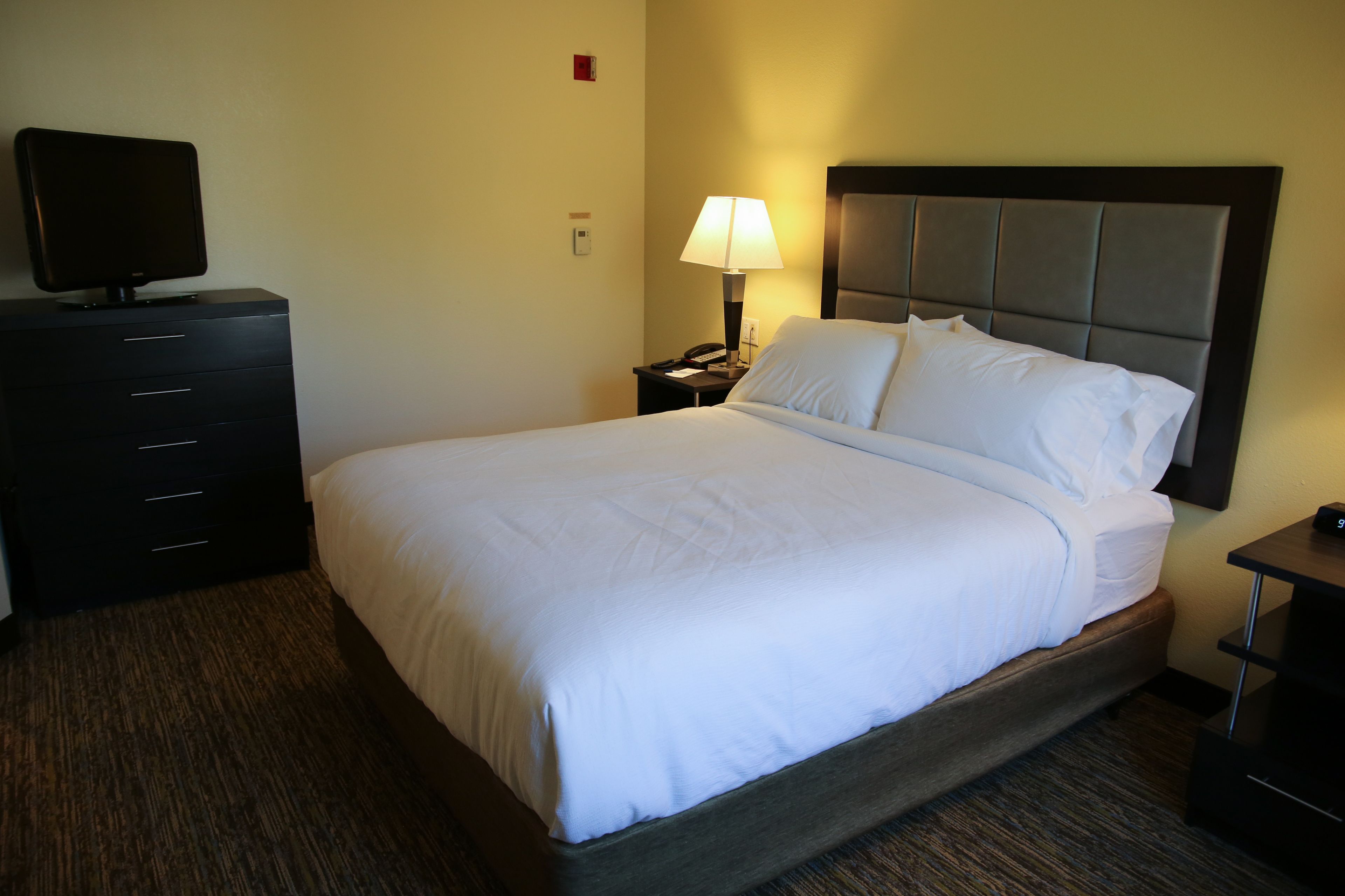 suite, 1 bedroom | in-room safe, individually decorated, individually furnished, desk