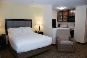 Suite Studio, 1 grand lit | Coffres-forts dans les chambres, décoration personnalisée