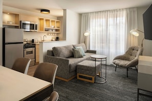 Suite, 2 Bedrooms, Non Smoking | Private kitchen | Fridge, microwave, oven, stovetop