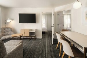 Una televisión, una consola de videojuegos