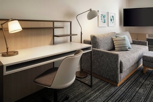 1 habitación, caja de seguridad en la habitación y escritorio