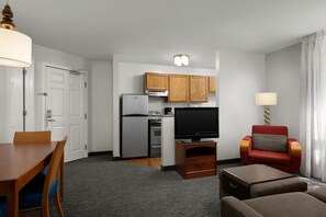 Suite, 2 Schlafzimmer | Eigene Küche | Großer Kühlschrank, Mikrowelle, Ofen, Herdplatte