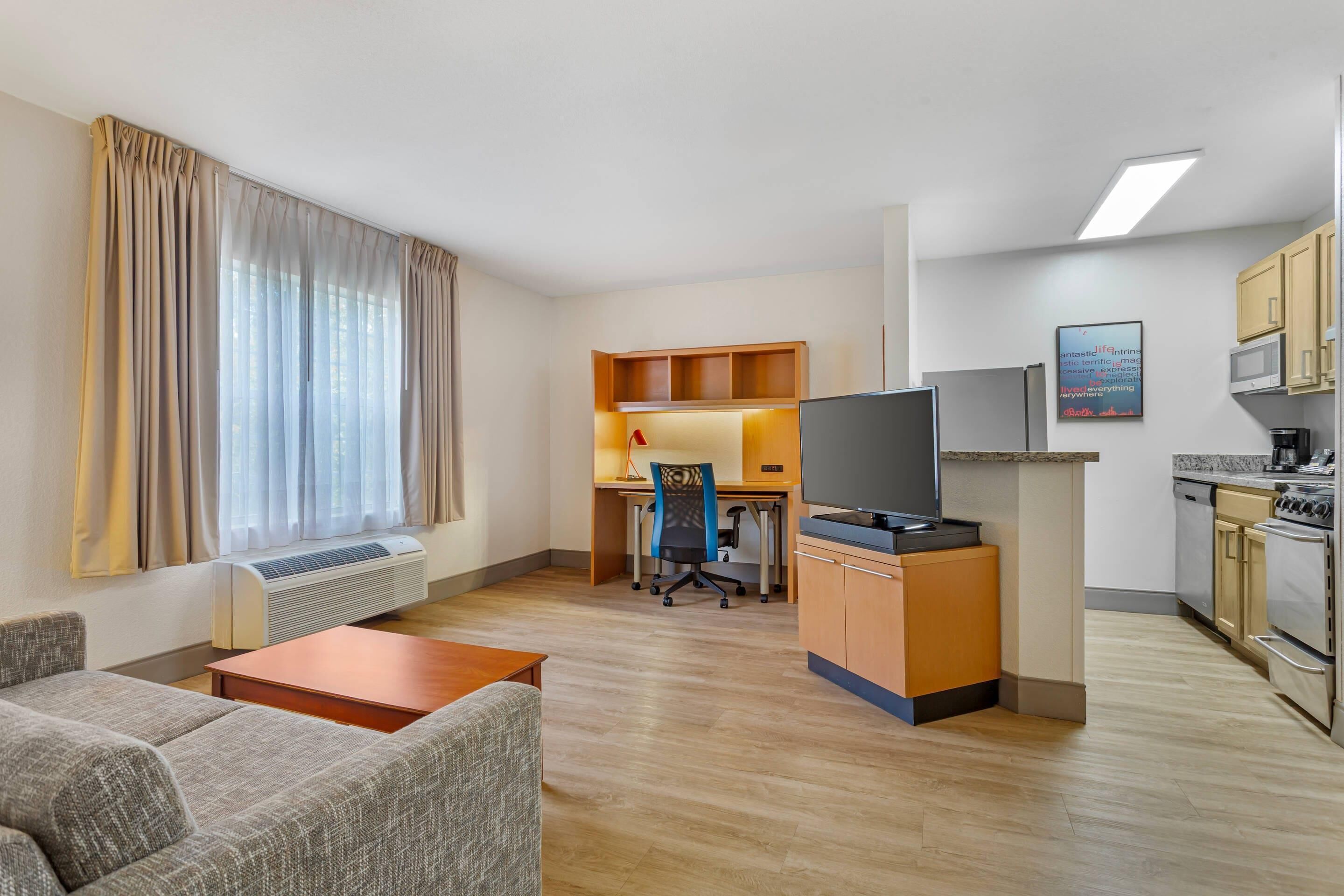 Desk, laptop workspace, iron/ironing board, free WiFi