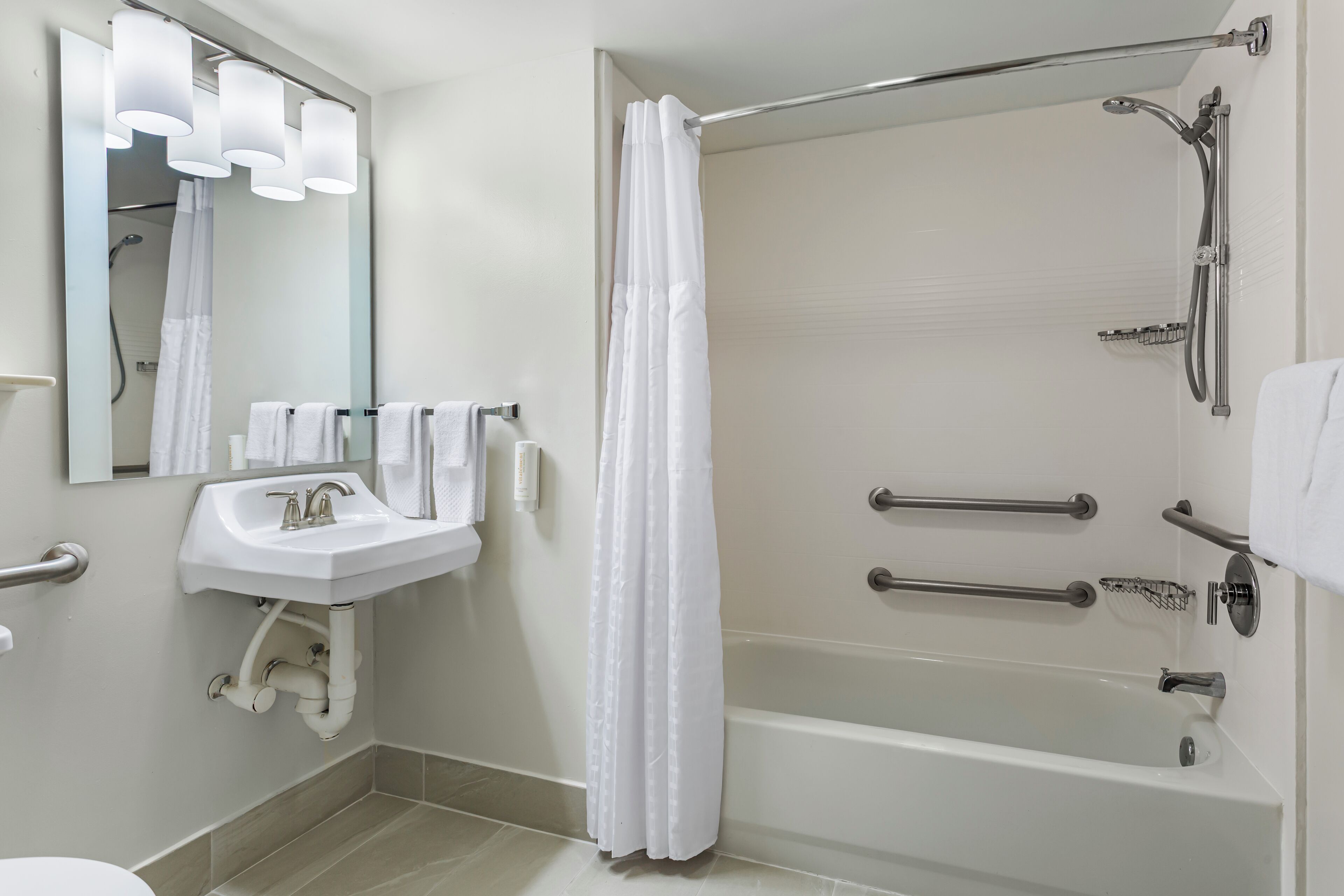 combined shower/bathtub, free toiletries, hair dryer, towels