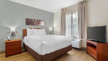 Desk, laptop workspace, iron/ironing board, free WiFi