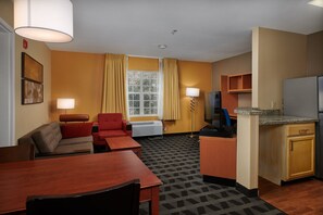 Suite, 2 Bedrooms | Desk, laptop workspace, iron/ironing board, free WiFi