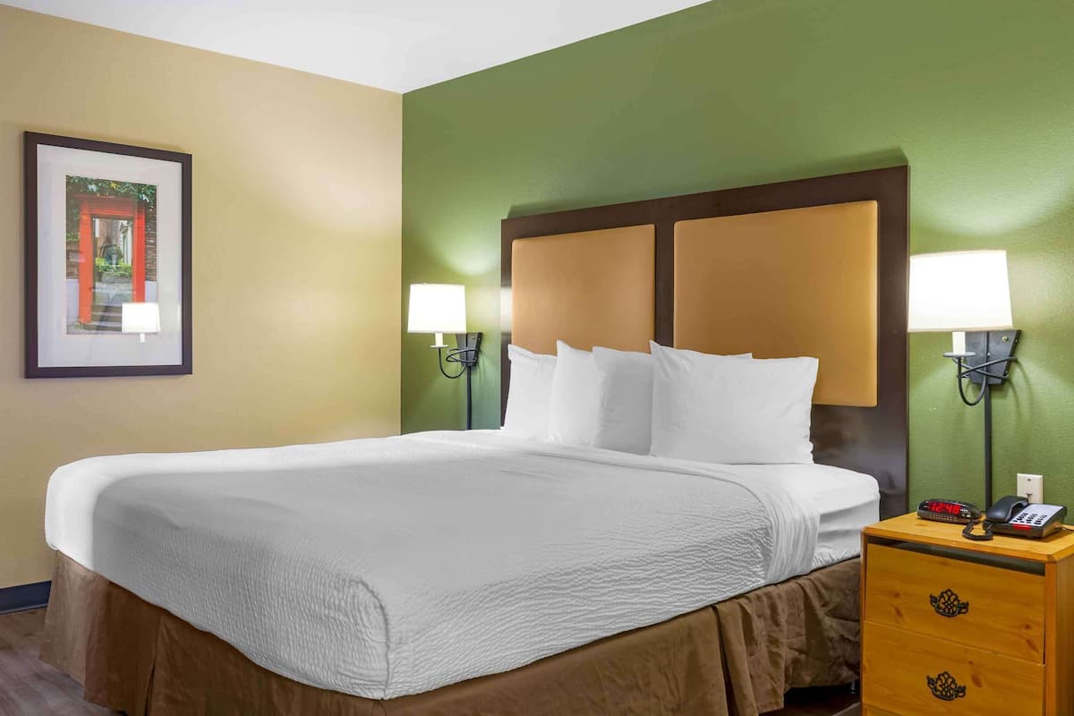 Desk, iron/ironing board, free WiFi, bed sheets