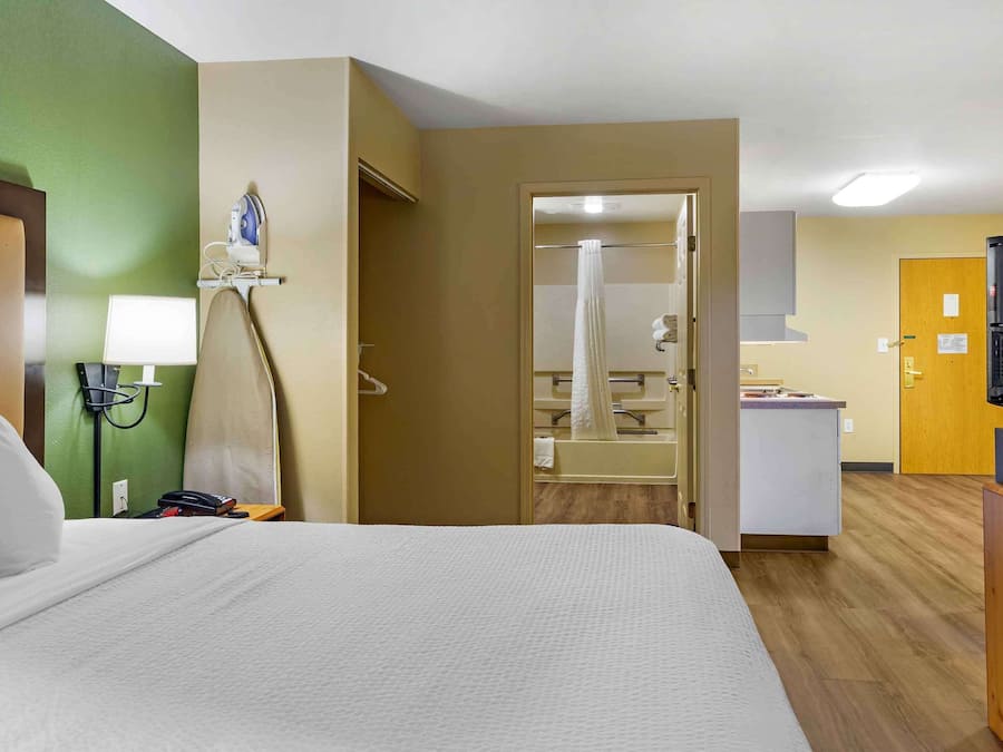 Desk, iron/ironing board, free WiFi, bed sheets