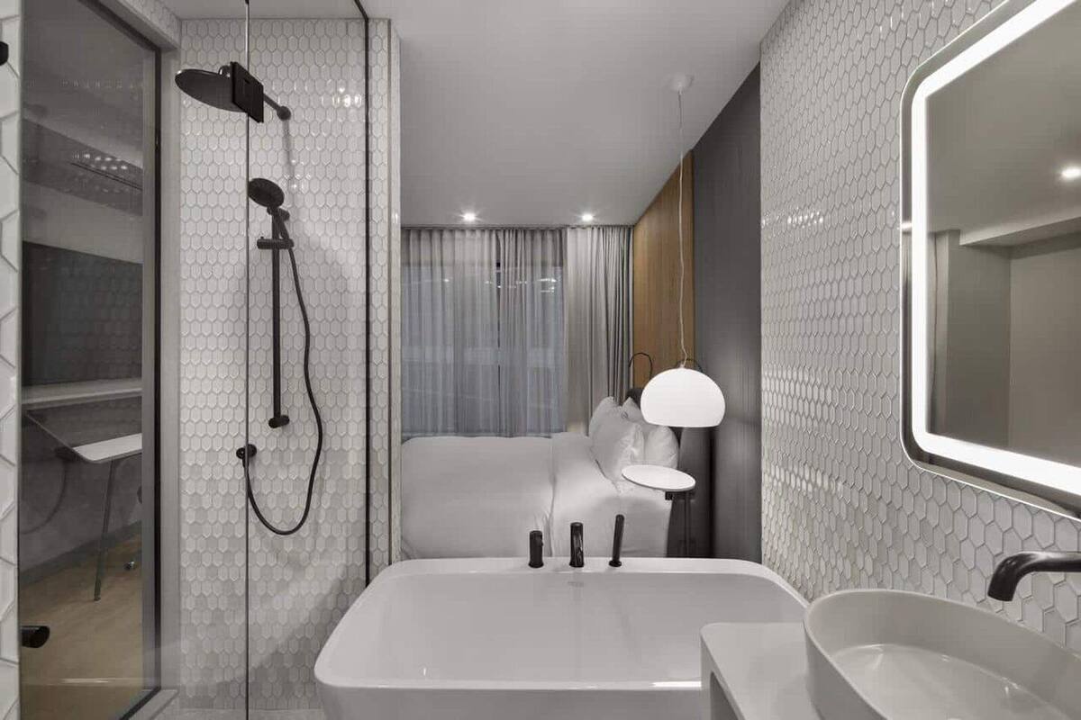 1 bedroom, egyptian cotton sheets, premium bedding, down duvets