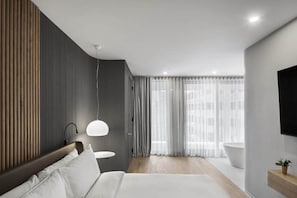 Executive Studio Suite | Egyptian cotton sheets, premium bedding, down comforters, pillowtop beds - Hotel Le Germain Montreal (Montreal)