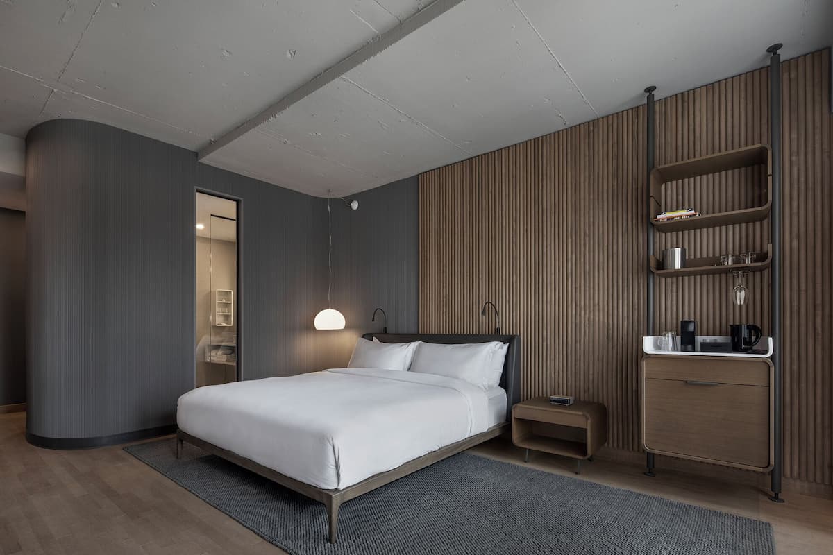 Premium Room, 1 King Bed, City View