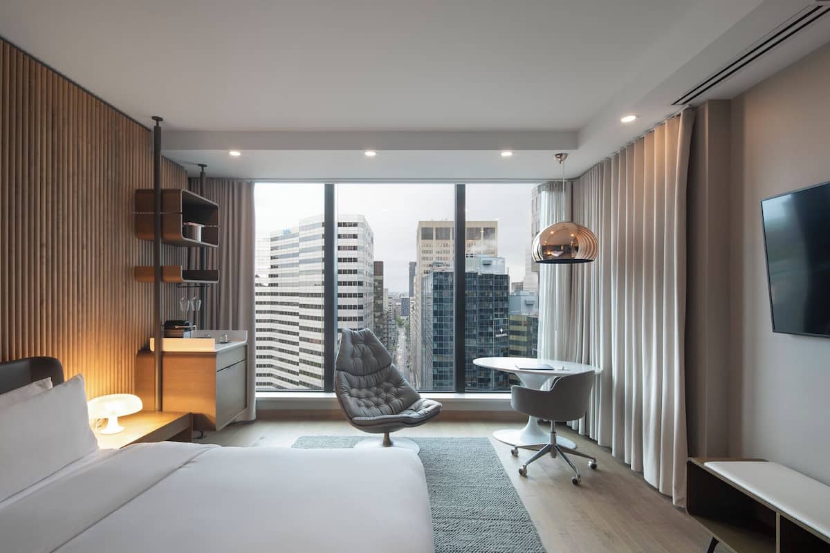 Premium Room, 1 King Bed, City View