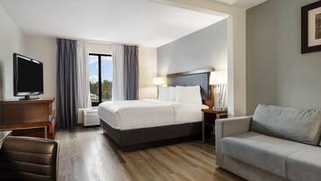 Standard Room, 1 King Bed | Desk, laptop workspace, blackout drapes, iron/ironing board