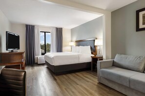 Standard Room, 1 King Bed | Desk, laptop workspace, blackout drapes, iron/ironing board - Wingate by Wyndham - Round Rock (Round Rock)