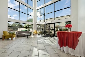 Lobby - Wingate by Wyndham - Round Rock (Round Rock)