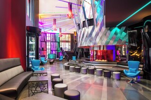 42-Zoll-LCD-Fernseher mit Digitalempfang, Fernseher, DVD-Player