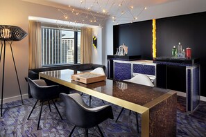 Serves dinner and happy hour - W Seattle (Seattle)