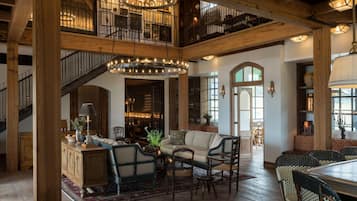 4 間餐廳,供應早餐、午餐和晚餐,美式墨西哥料理