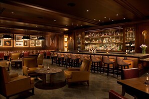 5 Bars/Lounges, 3 Poolbars