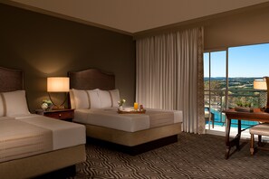 Deluxe Room, 2 Queen Beds, Pool View