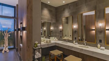 Couples treatment rooms, sauna, hot tub, steam room, body treatments