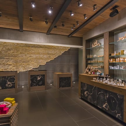 Couples treatment rooms, sauna, hot tub, steam room, body treatments